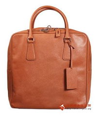 簡(jiǎn)潔干練 普拉達(dá)2011秋冬男士旅行包